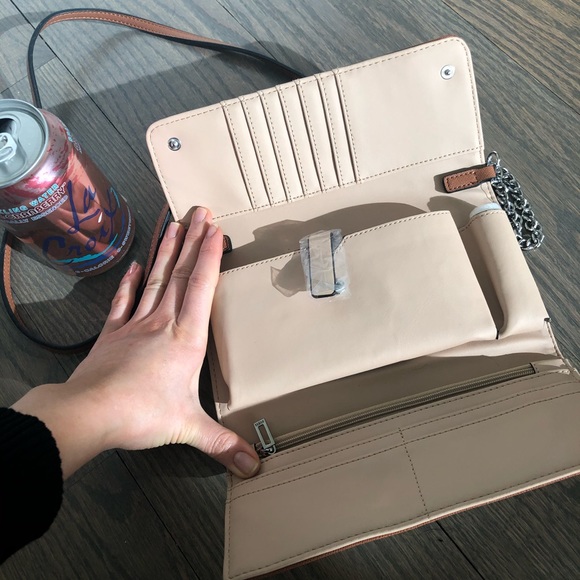 SOLD GUESS crossbody cellphone wallet purse - Picture 5 of 7